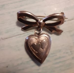 1980s vintage art deco style heart shaped locket